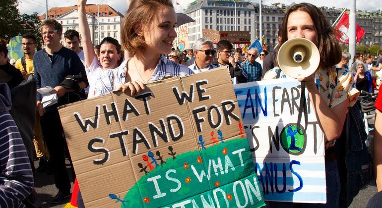 Climat : le chef de l’ONU encourage les jeunes réunis en sommet à Milan à faire entendre leur voix